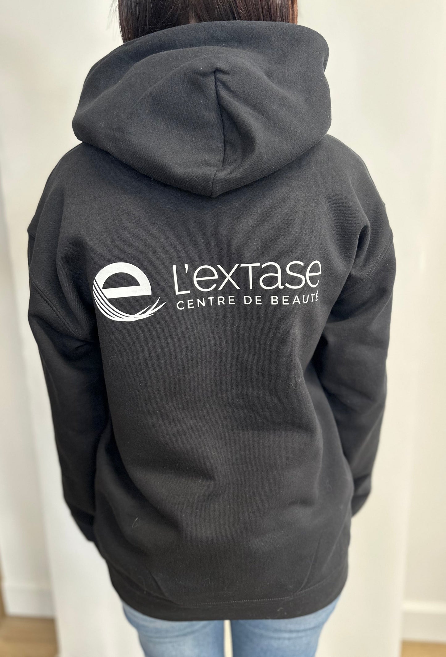 Chandail à capuchon avec le logo du Centre de Beauté L'Extase.